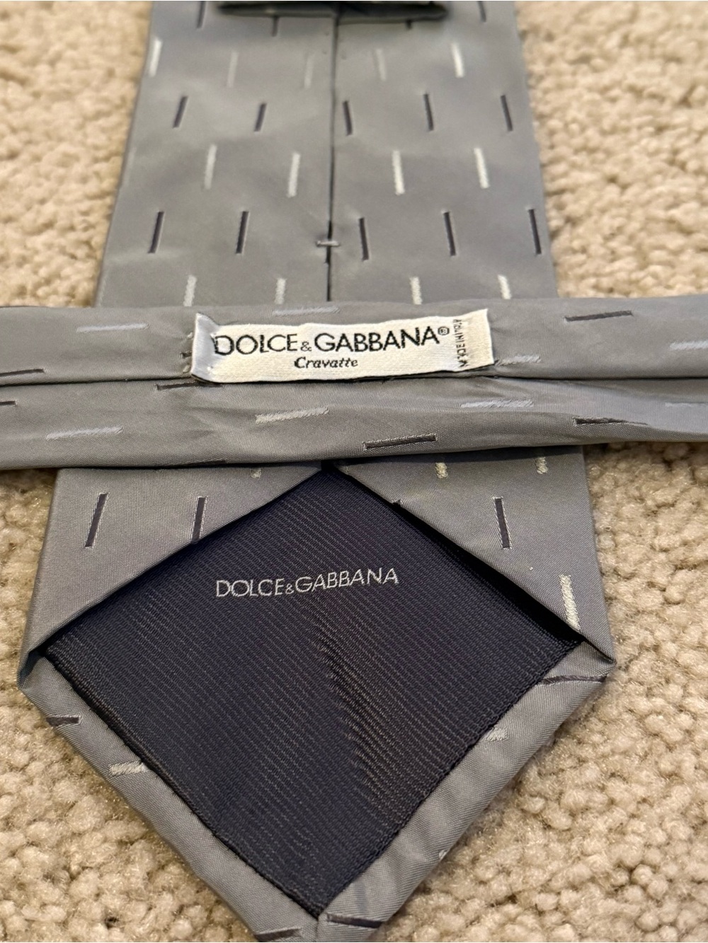 Dolce & Gabbana Cravatte Neck Tie 100% Silk Gray Striped Dashed Pattern Italy